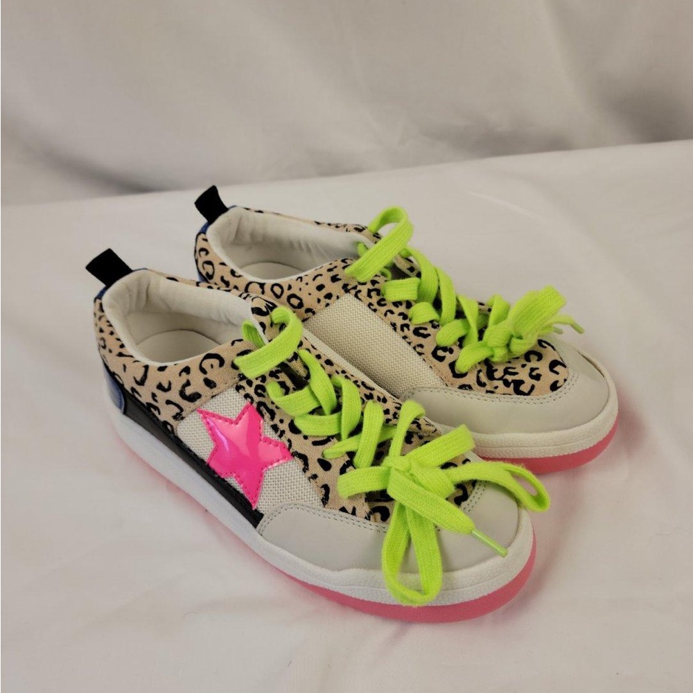 Steve Madden kids star sneaks pink lime green white size 3 leopard.